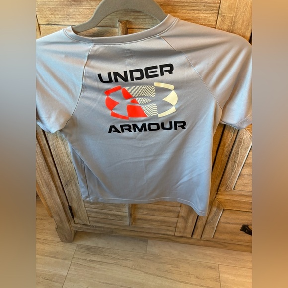 Under Armor Boys Light Gray Dry Fit T Shirt Size Youth Small Loose - Picture 2 of 4